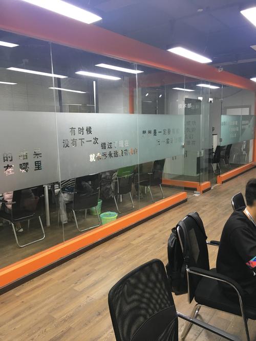 家集电子商务,服装贸易营销等多项服务于一体的新兴网络科技创新企业